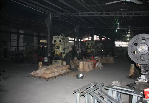 山東彩鋼瓦角馳820中支架邊支架的專業制造 潤恒鋼構廠的金屬制品解析